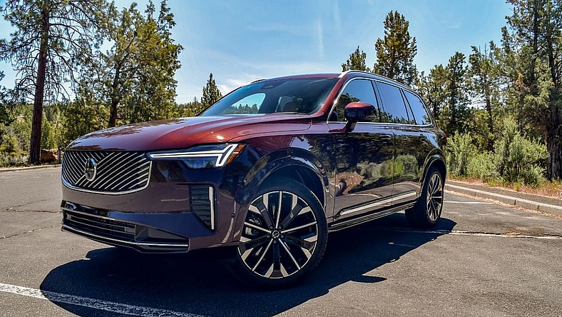 The Front End Of The Volvo Xc90 T8 Ultra Phev