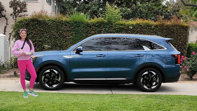 Veena Crownholm With The Kia Sorento Hev X-Line Sx Prestige