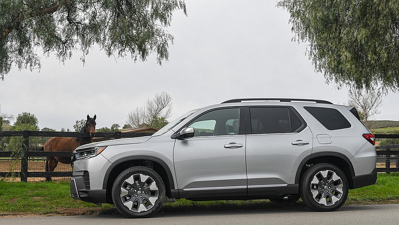 The 2026 Honda Pilot Was Upgraded and Polished, and Changed My Mind About 3 Row SUVs 2 The Side Profile Of The 2026 Honda Pilot Elite