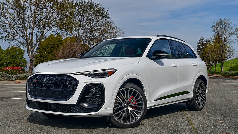The Front Quarter End Of The 2025 Audi Sq5 Prestige