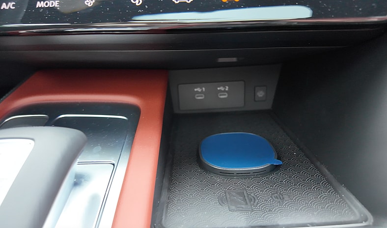 The First Ever Infiniti QX65 is Built To Spoil You. And It Just Might 5 The Phone Charge Pad Is Magnetic And Has An Internal Fan To Keep Your Phone Cool And Charging Infiniti Qx65