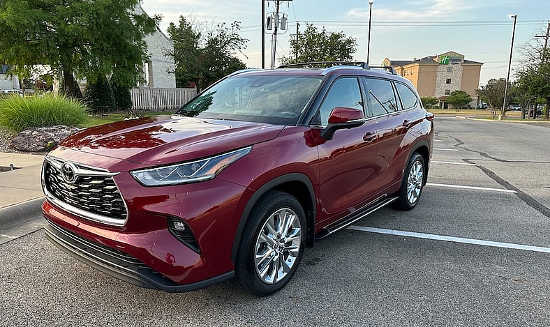 Which Toyota SUV is the Right One For You? 9 2023 Toyota Highlander Awd Review