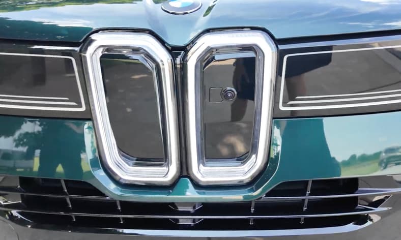 The Deeply Mirrored Kidney Grill Frame Lights Up With Dimension In The Bmw X5