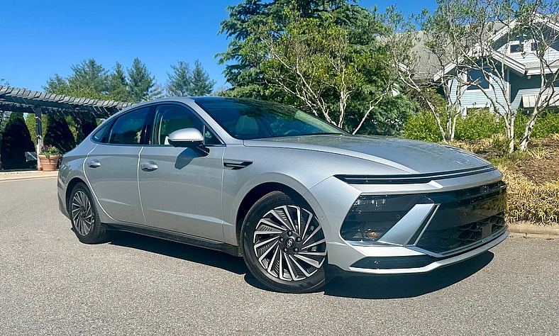 The Side View Of The 2026 Hyundai Sonata Hybrid 