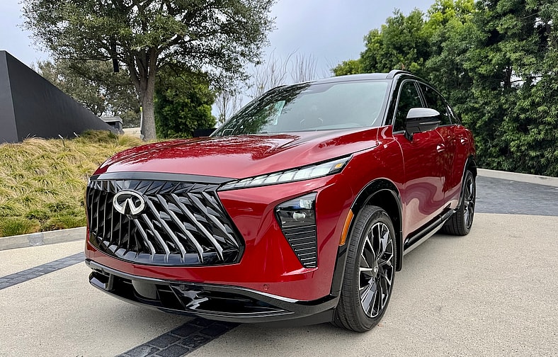 The First Ever Infiniti QX65 is Built To Spoil You. And It Just Might 3 The Front End Of The 2027 Infiniti Qx65