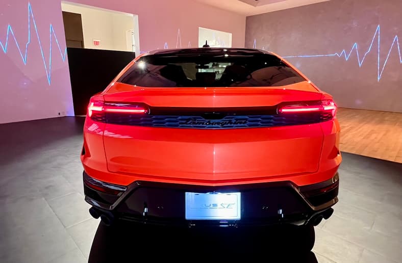 The Rear End Of The Lamborghini Urus Se