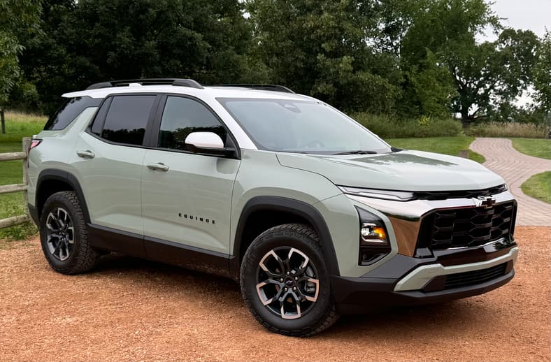 The 2025 Chevrolet Equinox Activ In Green Cacti With A White Roof