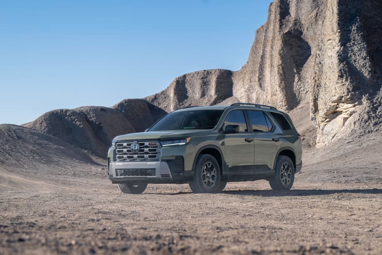 Need A Bigger Car? These Are Our Favorite 8-Passenger SUVs 4 The Front End Of The 2026 Honda Pilot Trailsport