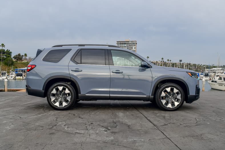 The 2026 Honda Pilot Was Upgraded and Polished, and Changed My Mind About 3 Row SUVs 8 The Side Profile Of The 2026 Honda Pilot