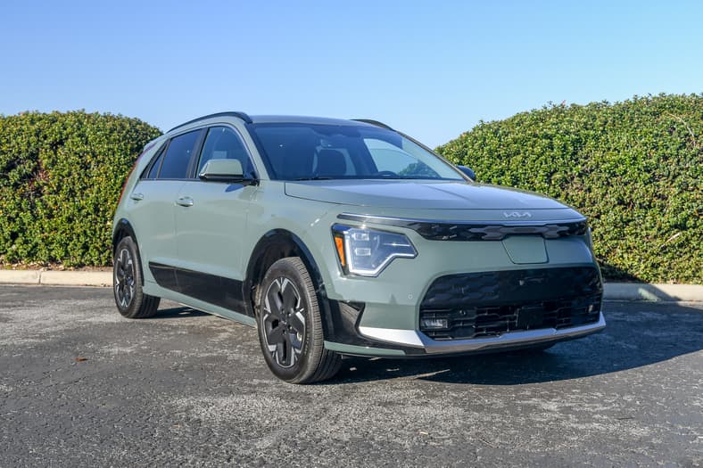 The Front Quarter End Of The 2025 Kia Niro Wave