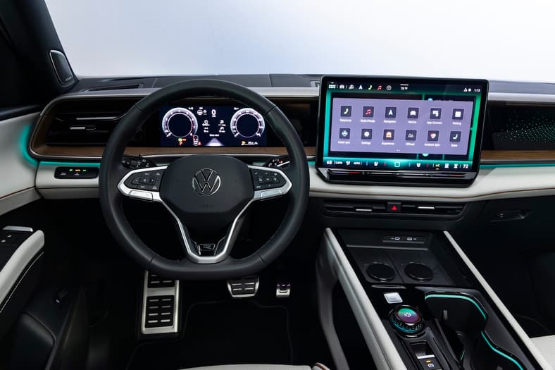 Buy the Updated 2027 VW Atlas? Or Go With an Older Model? What You Need to Know. 5 The Front Cabin Of The 2027 Vw Atlas