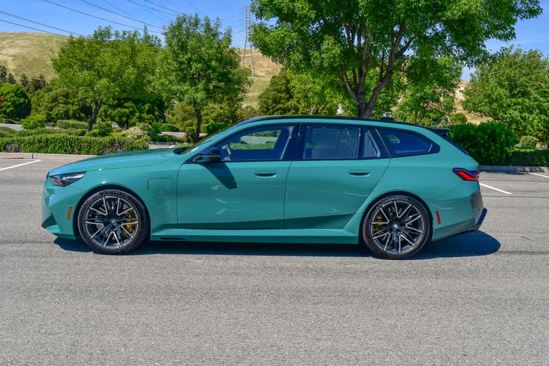 Why Do So Many People Love the 2025 BMW M5 PHEV Touring Wagon? I Reviewed it and Now, I Get It 3 The Side Profile Of The 2025 Bmw M5 Touring Wagon Phev