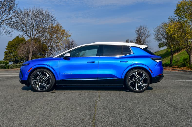 The Side Profile Of The 2026 Chevy Equinox Ev Lt 2