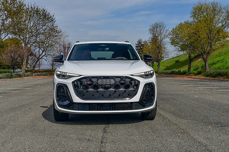 The Very Front End Of The 2025 Audi Sq5 Prestige