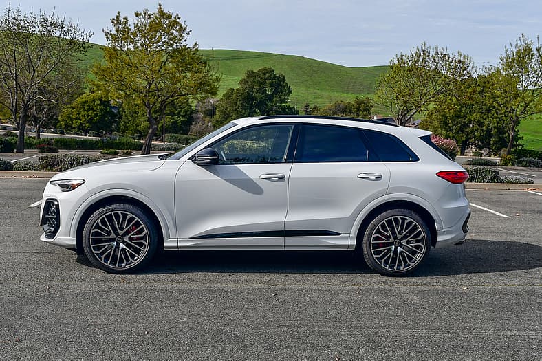 The Side Profile Of The 2025 Audi Sq5