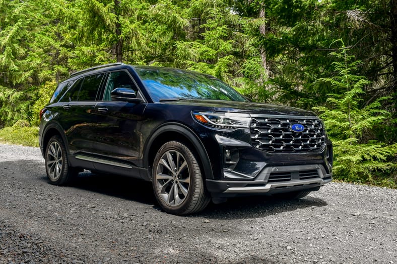 The Side Profile Of The 2025 Ford Explorer Platinum