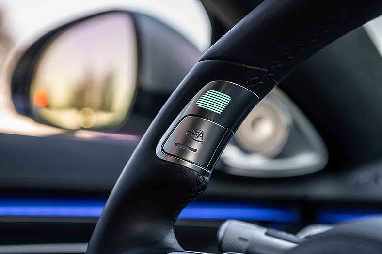 Hands-Free Drdining Autonomous Self-Driving Cars