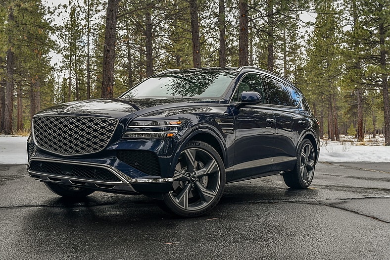 The Front End Of The Genesis Gv80 Parked In A Snowy Lot