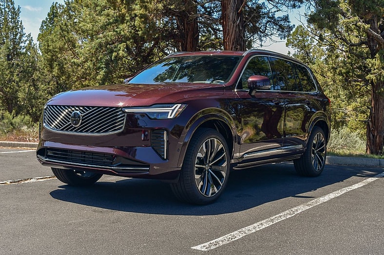 The Front End Of The 2025 Volvo Xc90 T8 Ultra Phev