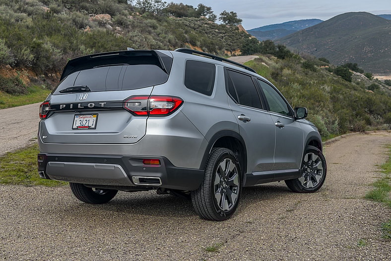 The 2026 Honda Pilot Was Upgraded and Polished, and Changed My Mind About 3 Row SUVs 4 The Rear Quarter View Of The 2026 Honda Pilot Elite