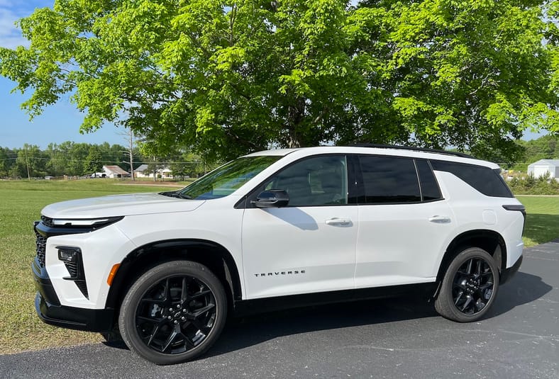 A side view of the 2024 Chevrolet Traverse