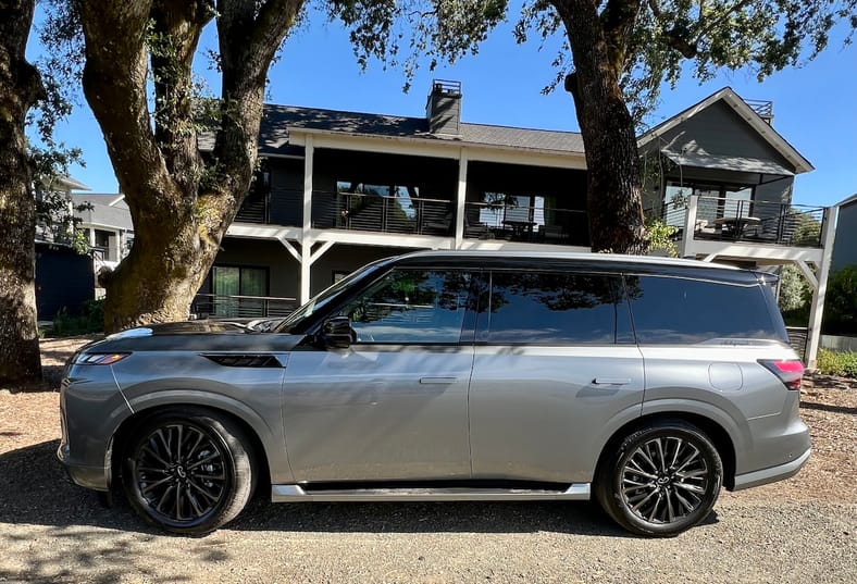 A Side View Of The 2025 Infiniti Qx80