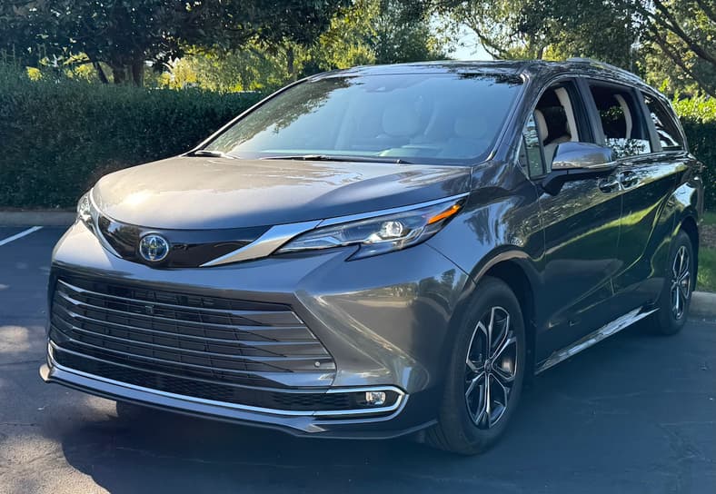 The 2025 Toyota Sienna Front End