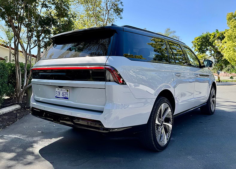 The Interior Of The 2025 Lincoln Navigator In Enlighten