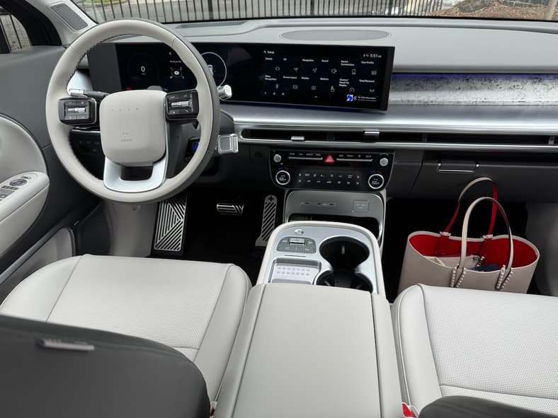 The Front Seat In The Hyundai Ioniq 9