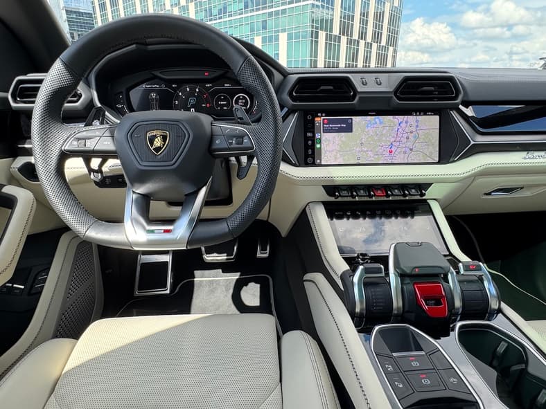 The Driver'S Seat In The 2026 Lamborghini Urus Se