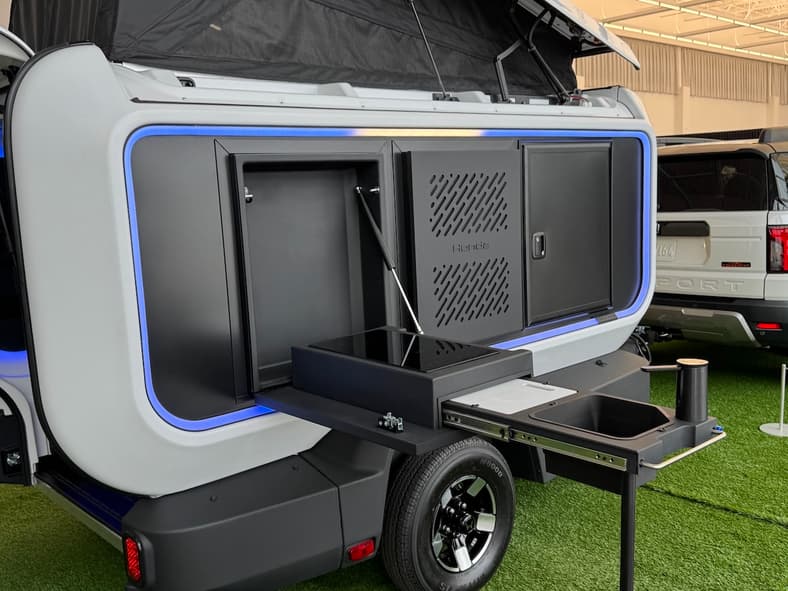 Accessories Such As A Kitchen Can Be Attached To The Honda Base Station