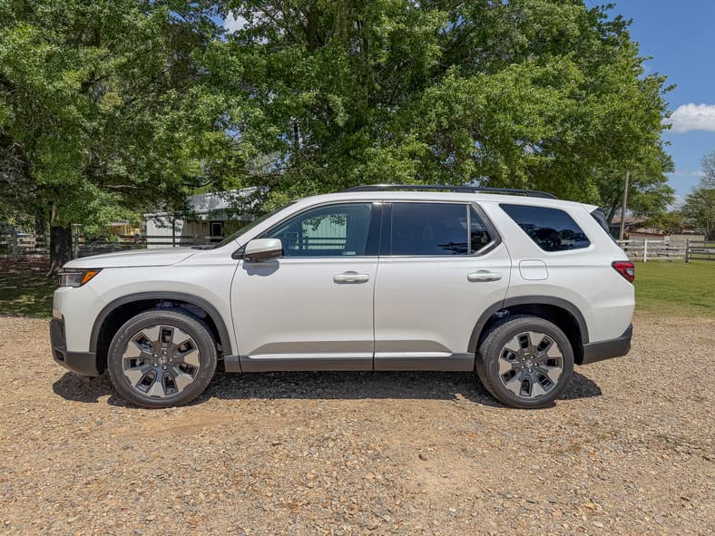 The 2026 Honda Pilot is a Love Letter to Families, Signed, Sealed and Delivered 3 The Side Profile Of The 2026 Honda Pilot Elite Awd