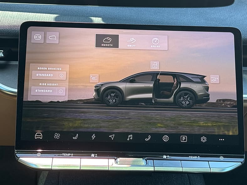 Lucid Gravity May be the Ultimate 3-Row SUV: Electric, Luxury, Minivan-Style Space 12 Even The Screen Will Show You A Door Is Open In The Lucid Gravity