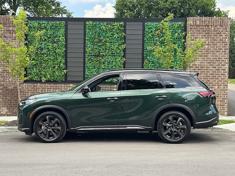 A Side View Of The 2026 Infiniti Qx60 Shows Off Its Deep Emerald Paint