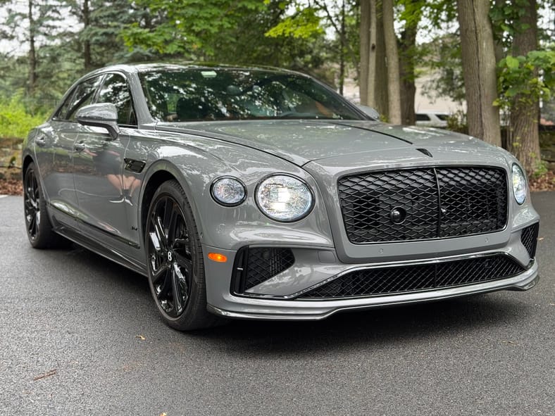 The Bentley Flying Spur Makes People Stop And Smile