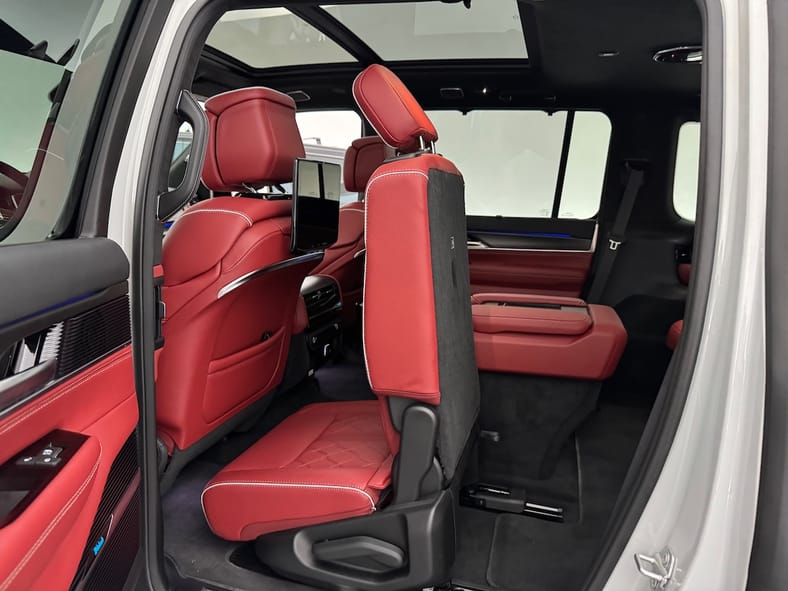 The Tilt And Slide Second Row Captain'S Chair Of The 2026 Jeep Grand Cherokee Phev