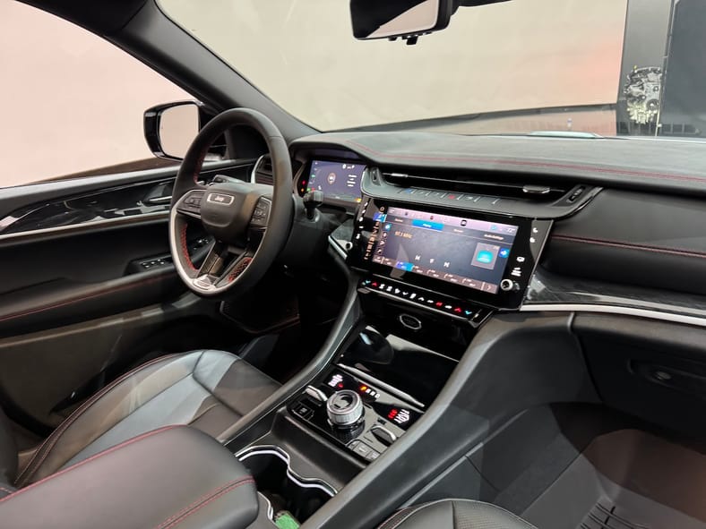 The Design Of The 2026 Jeep Grand Cherokee Eliminated The Use Of Chrome