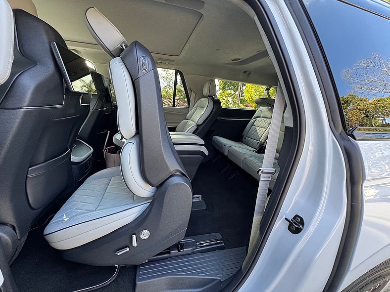 Slide And Tilt Rear Seats In The 2025 Lincoln Navigator
