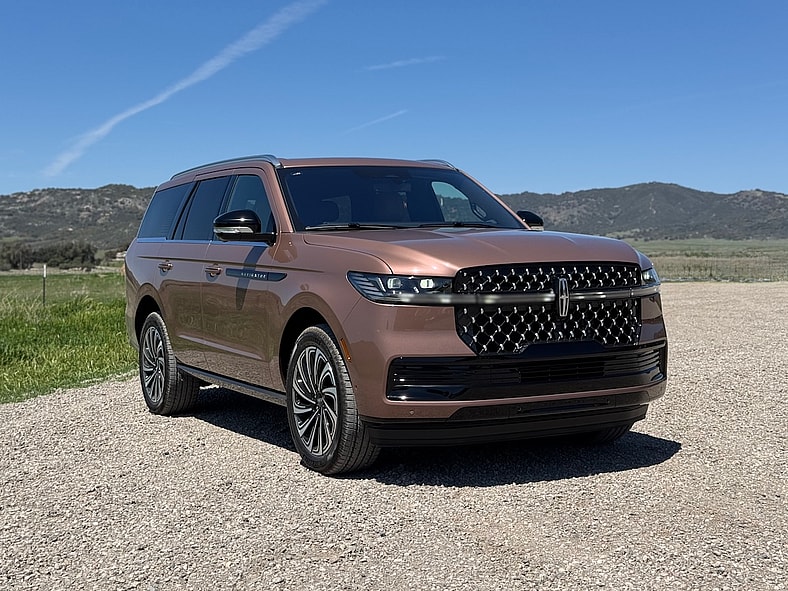 The 2025 Lincoln Navigator Looks Muscular In Copper