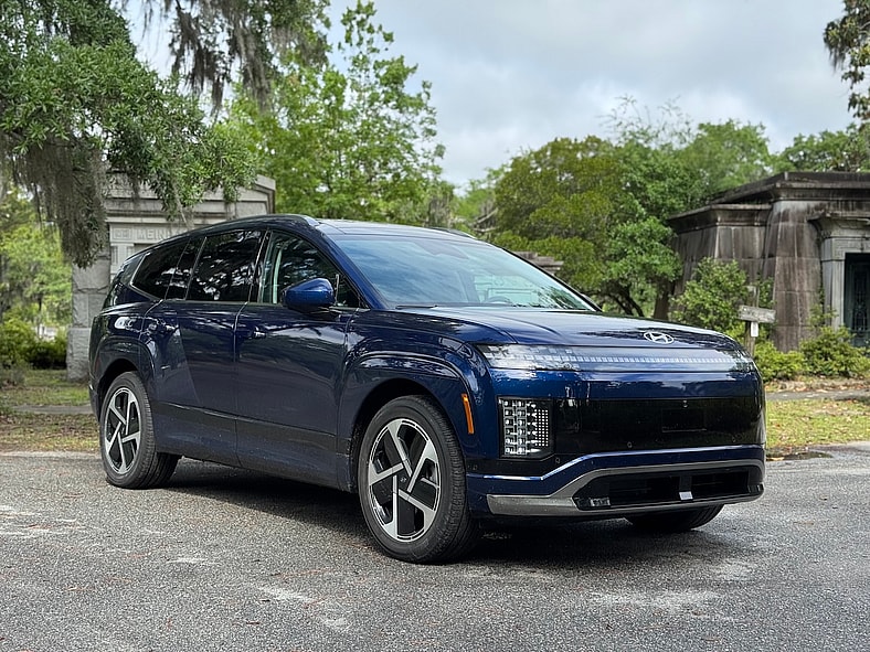 The Front Seat In The Hyundai Ioniq 9