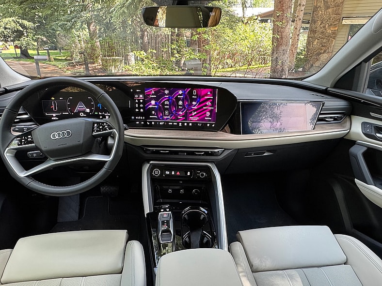 The Front Seat In The 2025 Audi Q5