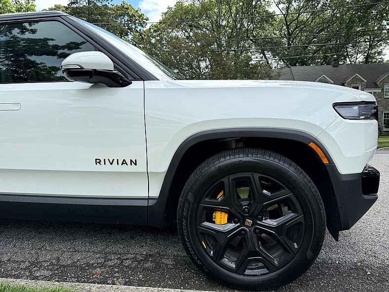 What My 5-Year-Old Had to Say, and What I Thought, When We Took the 2025 Rivian R1S on a Road Trip 4 The Side Profile Of The 2025 Rivian R1S Ascend Package