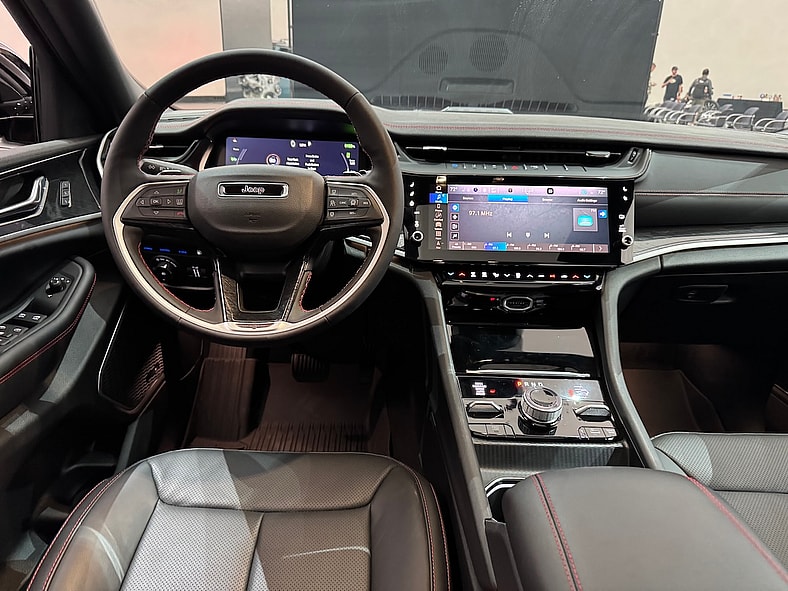 Please Don’t Mess With the 2026 Jeep Grand Cherokee — Unless It Gets Better (Guess What: It Does) 3 The Interior Of The 2026 Jeep Grand Cherokee