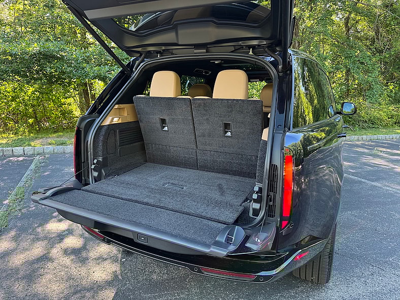 The Split Liftgate Of The Range Rover Se Long Wheel Base