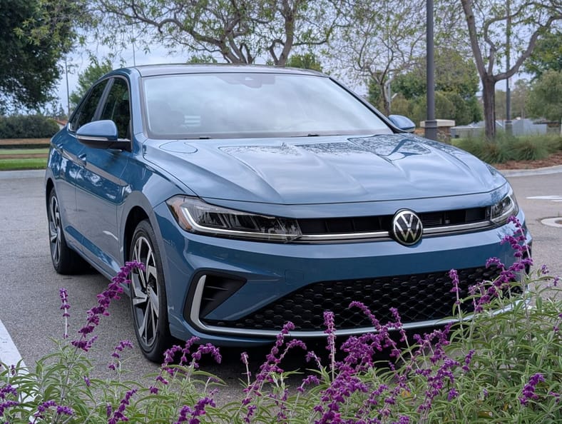 The Front End Of The 2025 Vw Jetta Sel