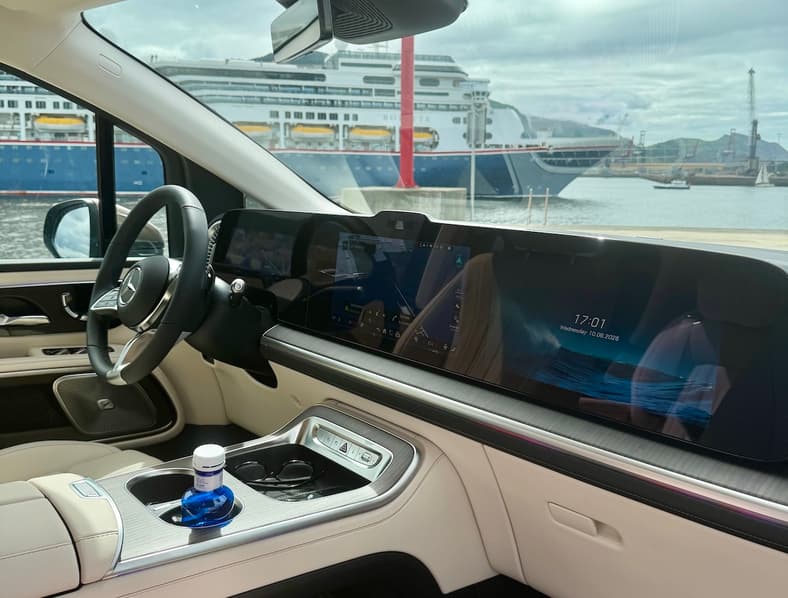 The Front Dash Is Filled By Mercedes-Benz'S Super Screen In The Vle Luxury Electric Van