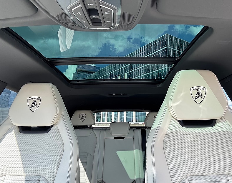 What No One Else Will Tell You About the Lamborghini Urus SE—It’s Too Good Not To Share 8 The Cabin In The Lamborghini Urus Se