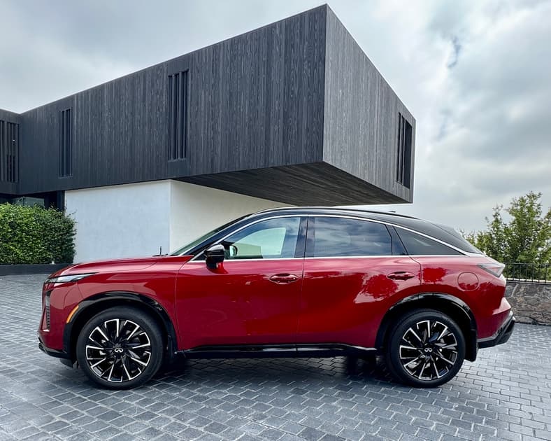 A Side View Of The 2027 Infiniti Qx65