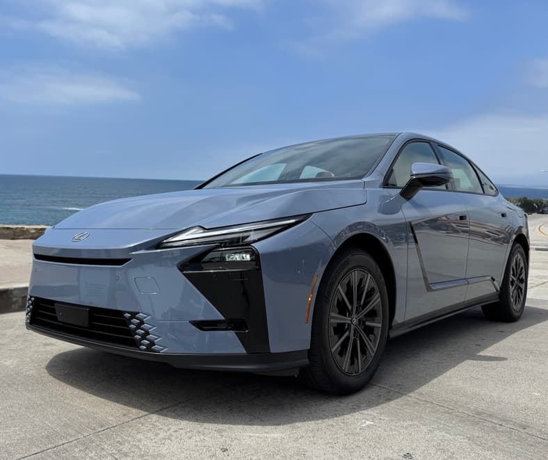 The Front End Of The 2026 Lexus Es 350H