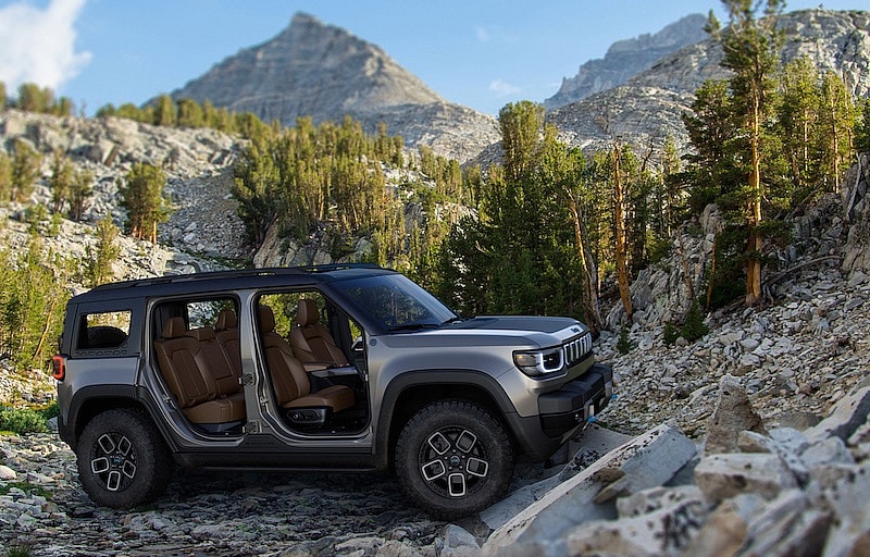 Jeep and Vineyard Vines Created a Collab. Here's What We're Eyeing—and the Jeeps that Are the Perfect Complement 12 Jeep Recon All-Electric In The Mountains. Photo: Stellantis